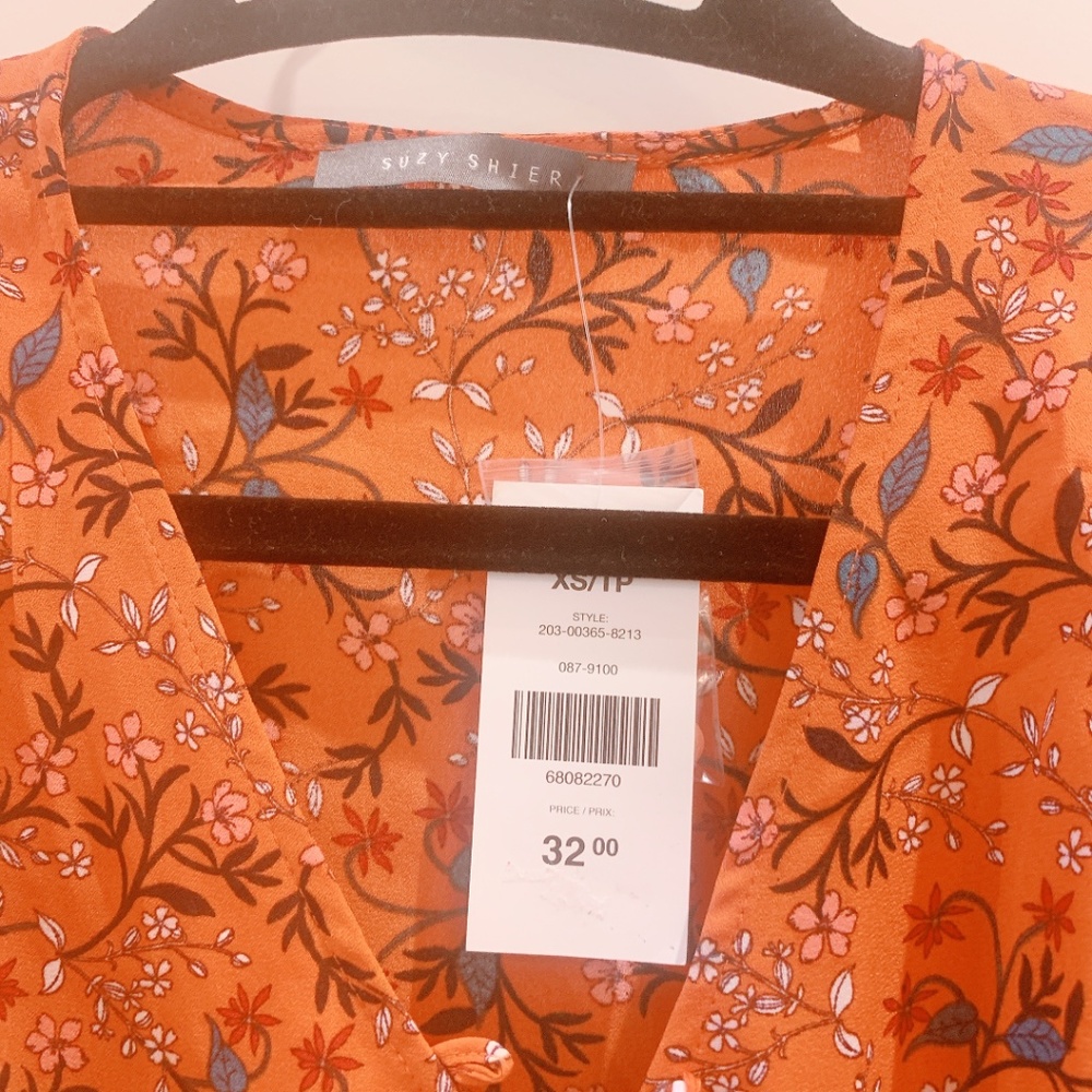 Floral Top - Picture 2 of 3